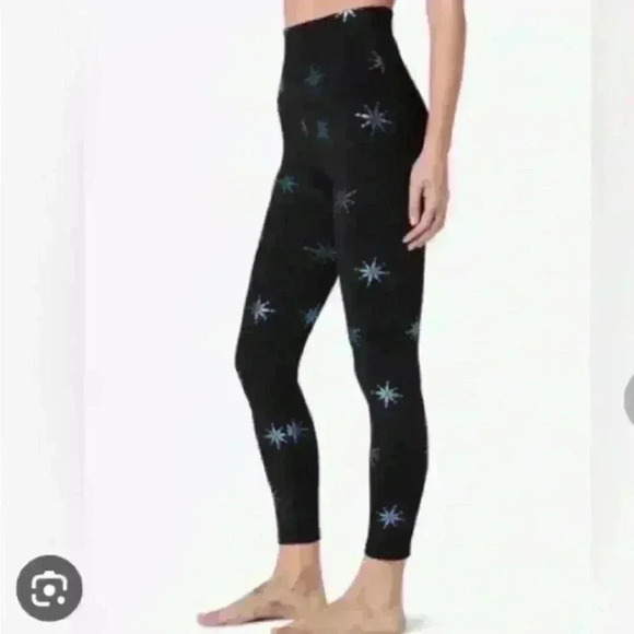 NWT Beyond Yoga High Waisted
Midi Snowflake shiny limited edition Legging
Sz S - Picture 2 of 9